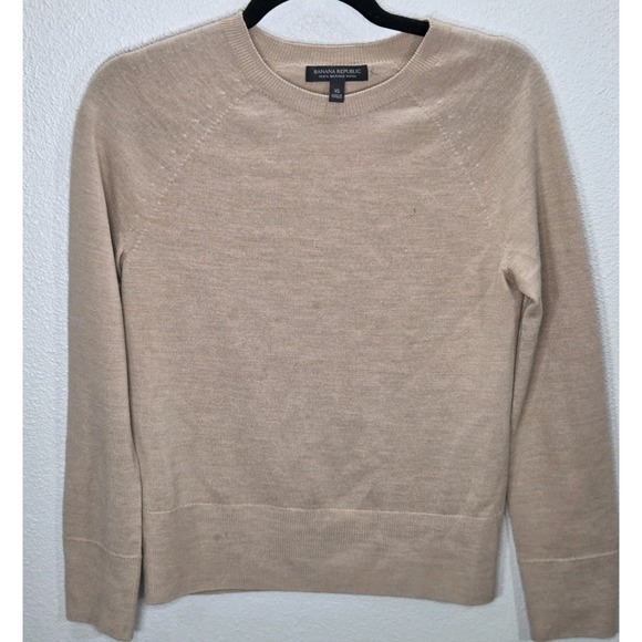 Banana Republic Sweaters - Banana Republic 100% Merino Wool Sweater XS Tan Lightweight Crew Neck